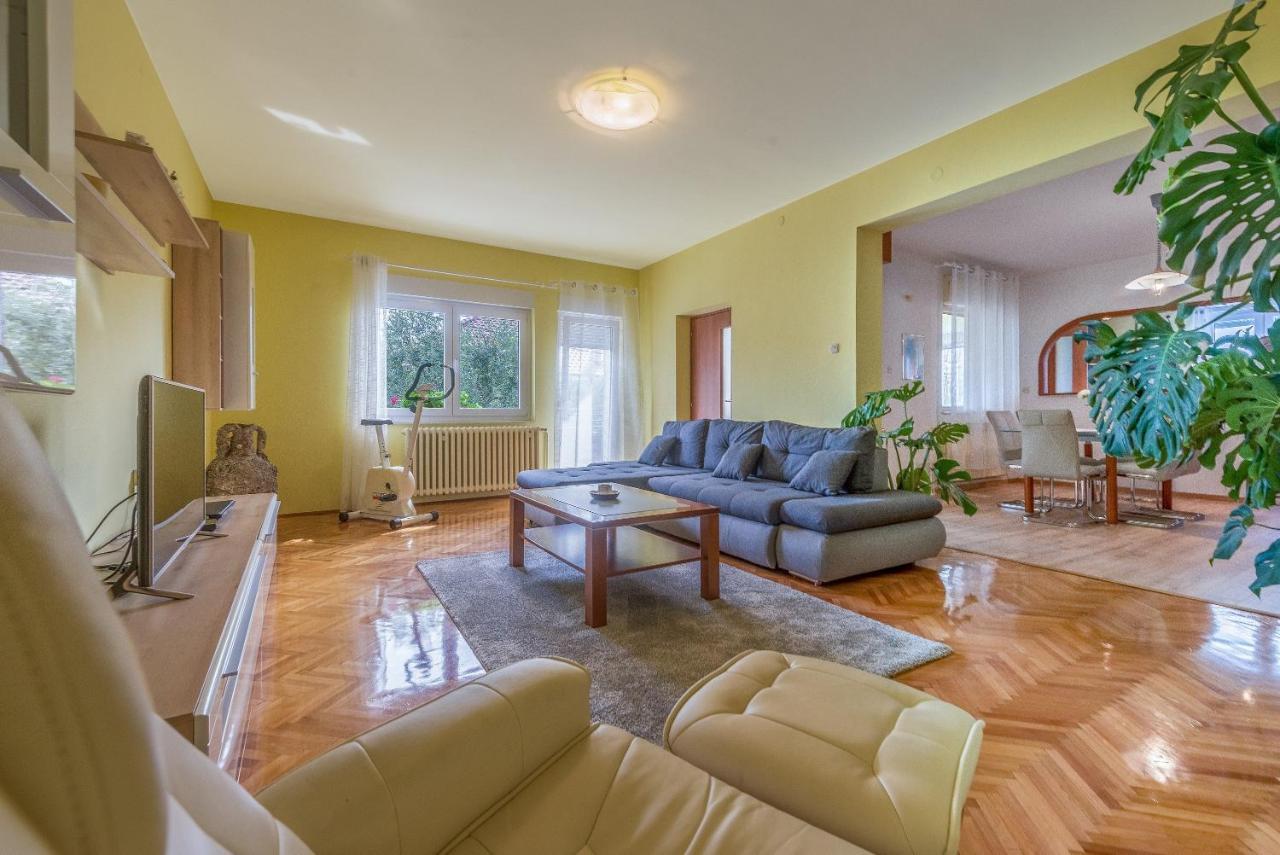 Apartments Villa Odesa With Shared Pool 자다르 외부 사진