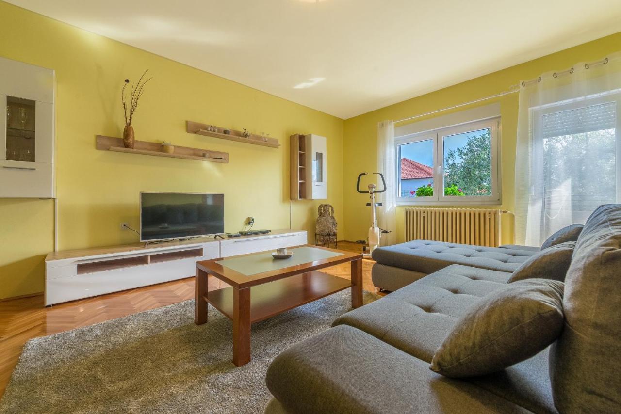 Apartments Villa Odesa With Shared Pool 자다르 외부 사진