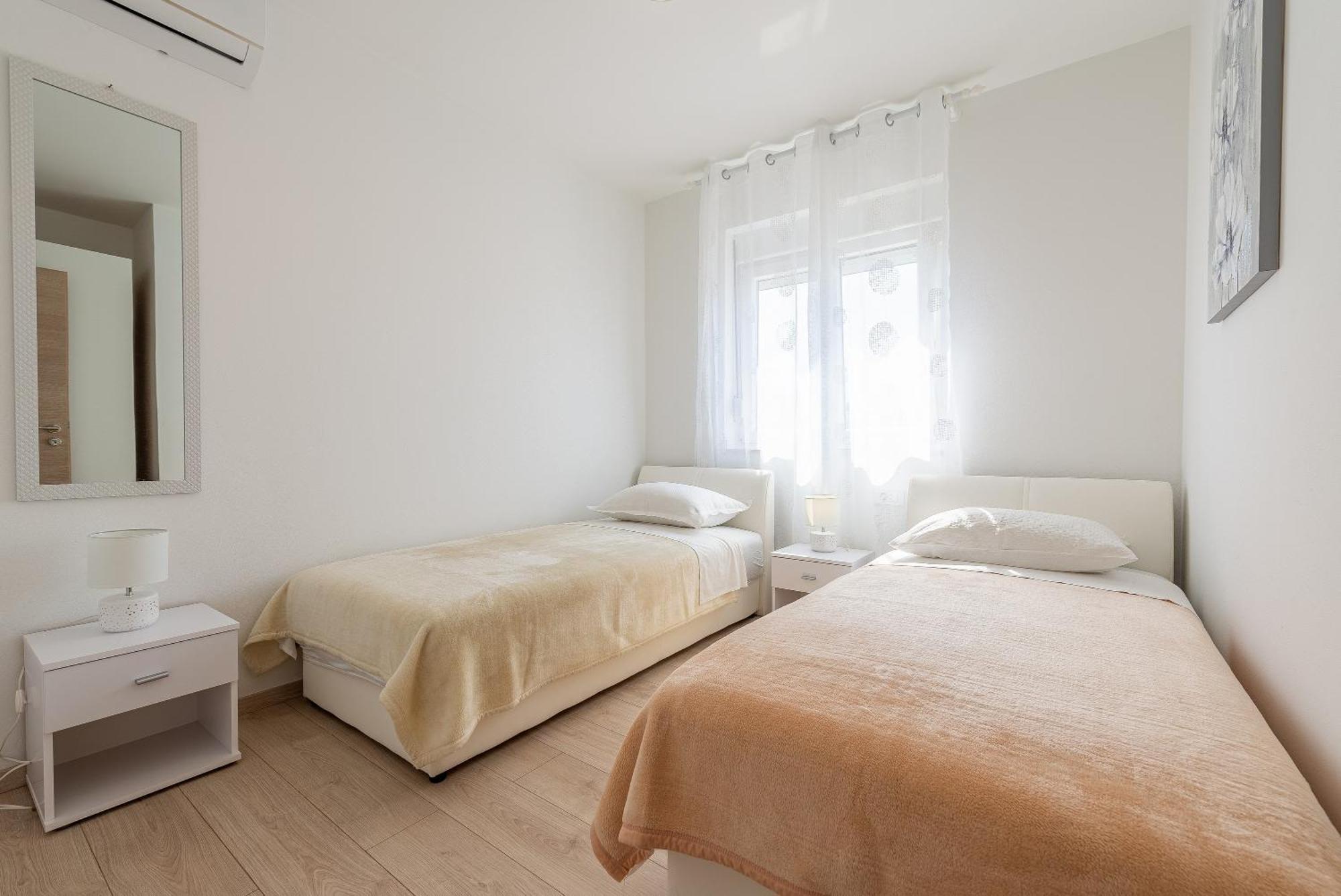 Apartments Villa Odesa With Shared Pool 자다르 외부 사진