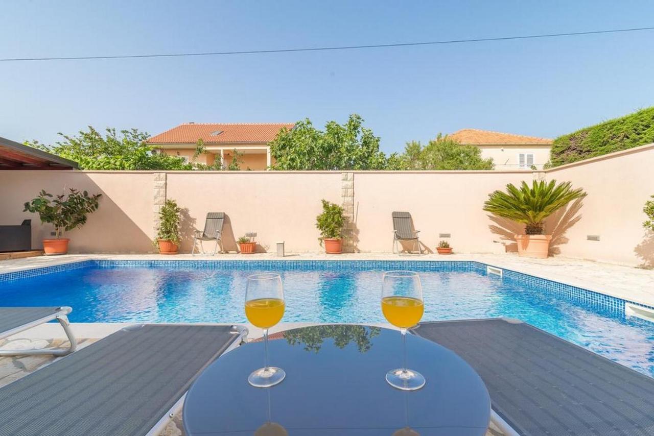 Apartments Villa Odesa With Shared Pool 자다르 외부 사진