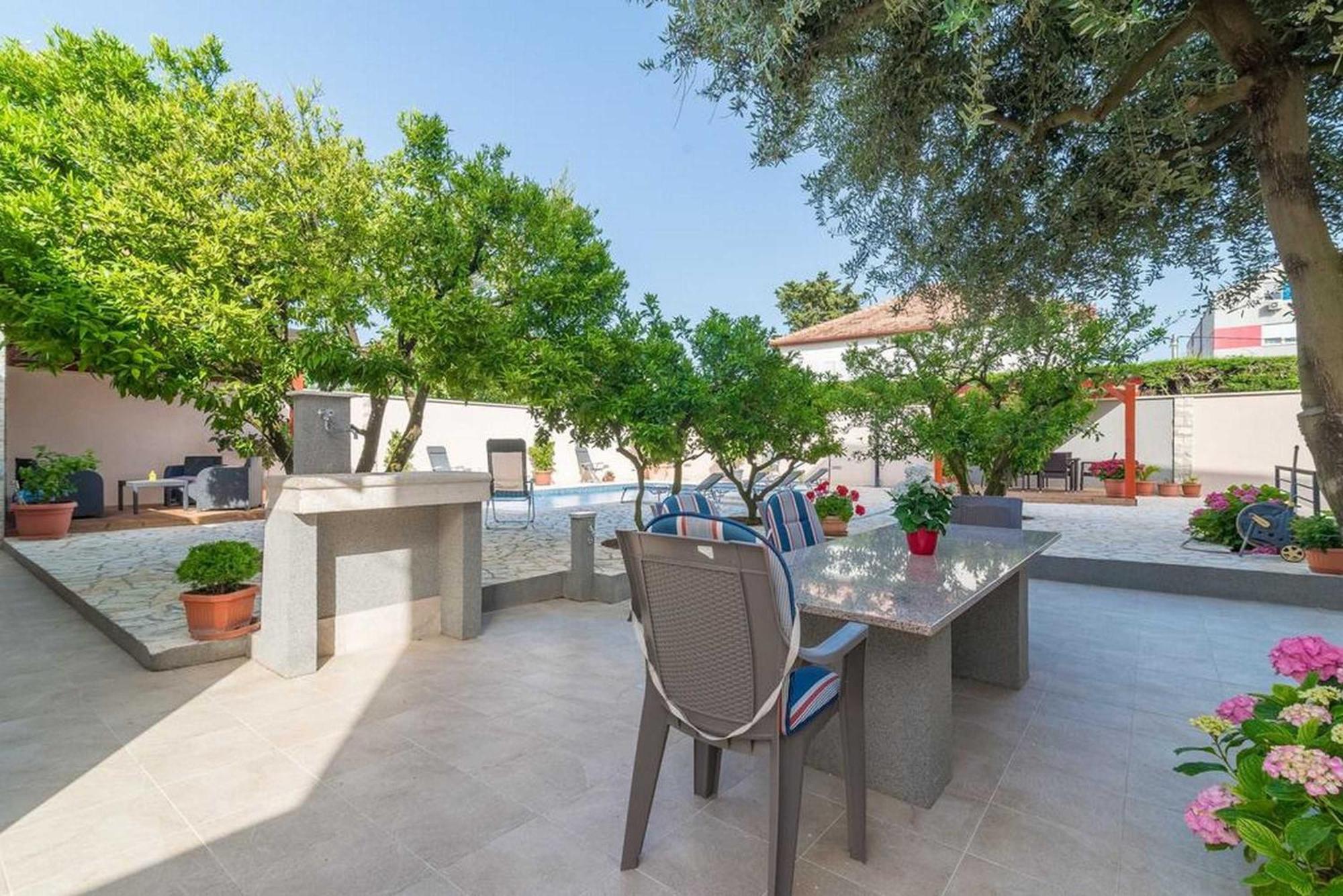 Apartments Villa Odesa With Shared Pool 자다르 객실 사진