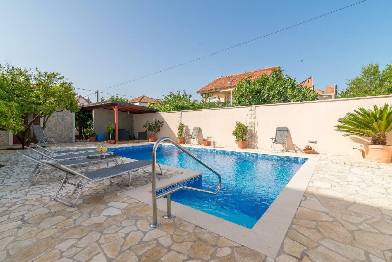 Apartments Villa Odesa With Shared Pool 자다르 외부 사진